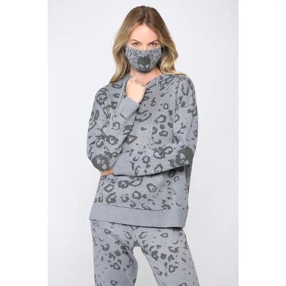 NWT Lightweight skull hooded sweater Small Medium - Picture 2 of 2